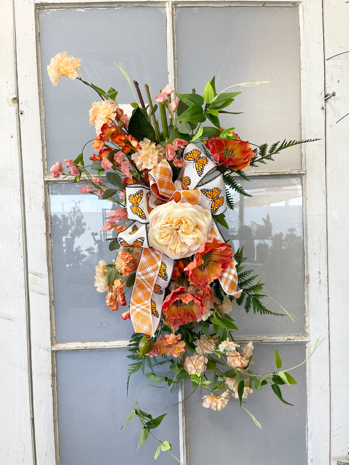 28" Monarch Monday Swag