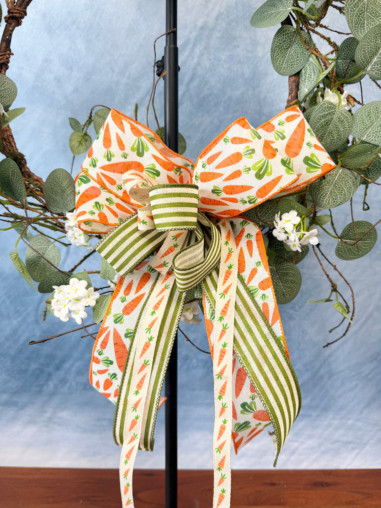 14" Carrot Surprise Bow