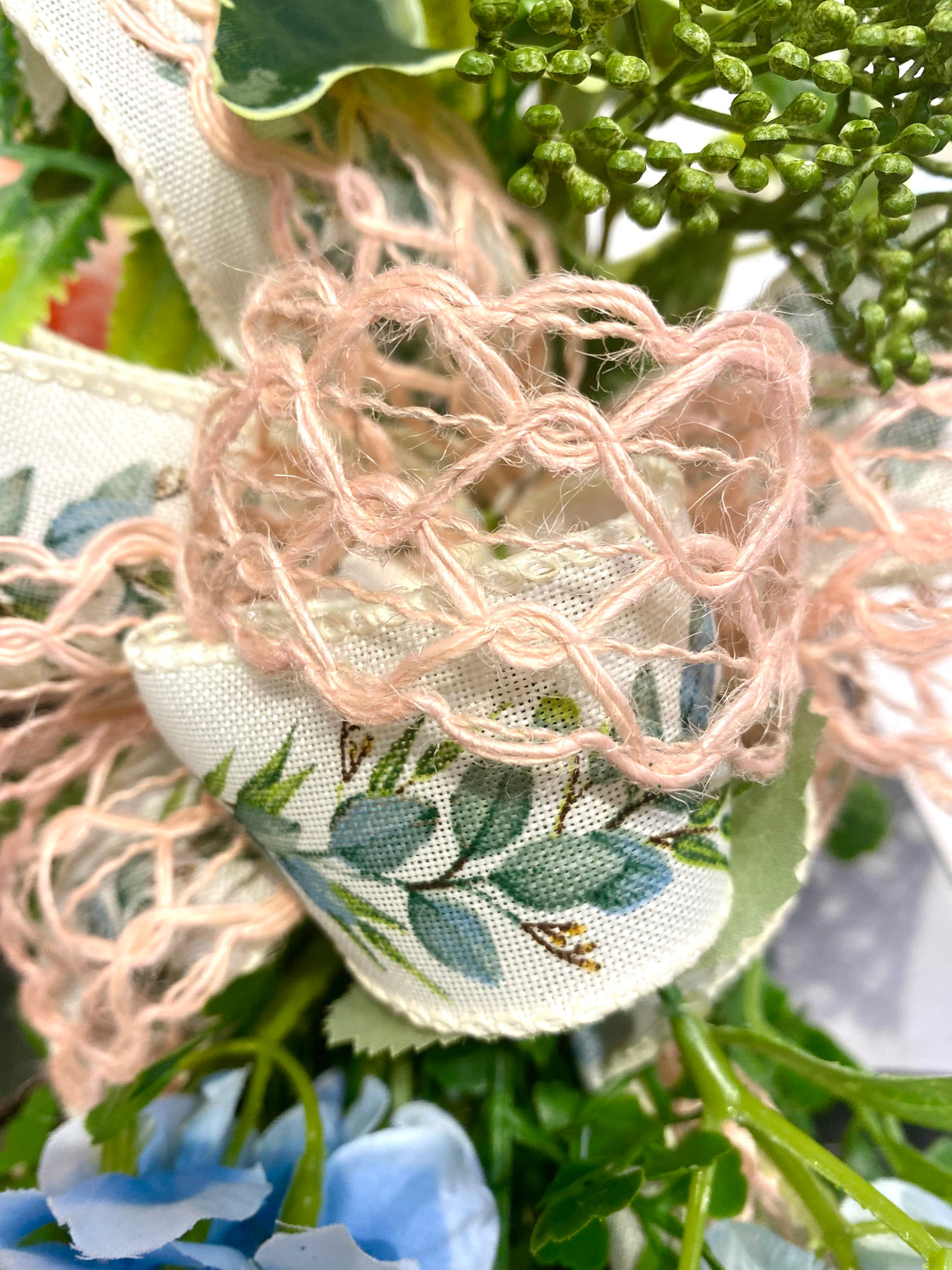 18" Delicate Dawn Vertical Swag