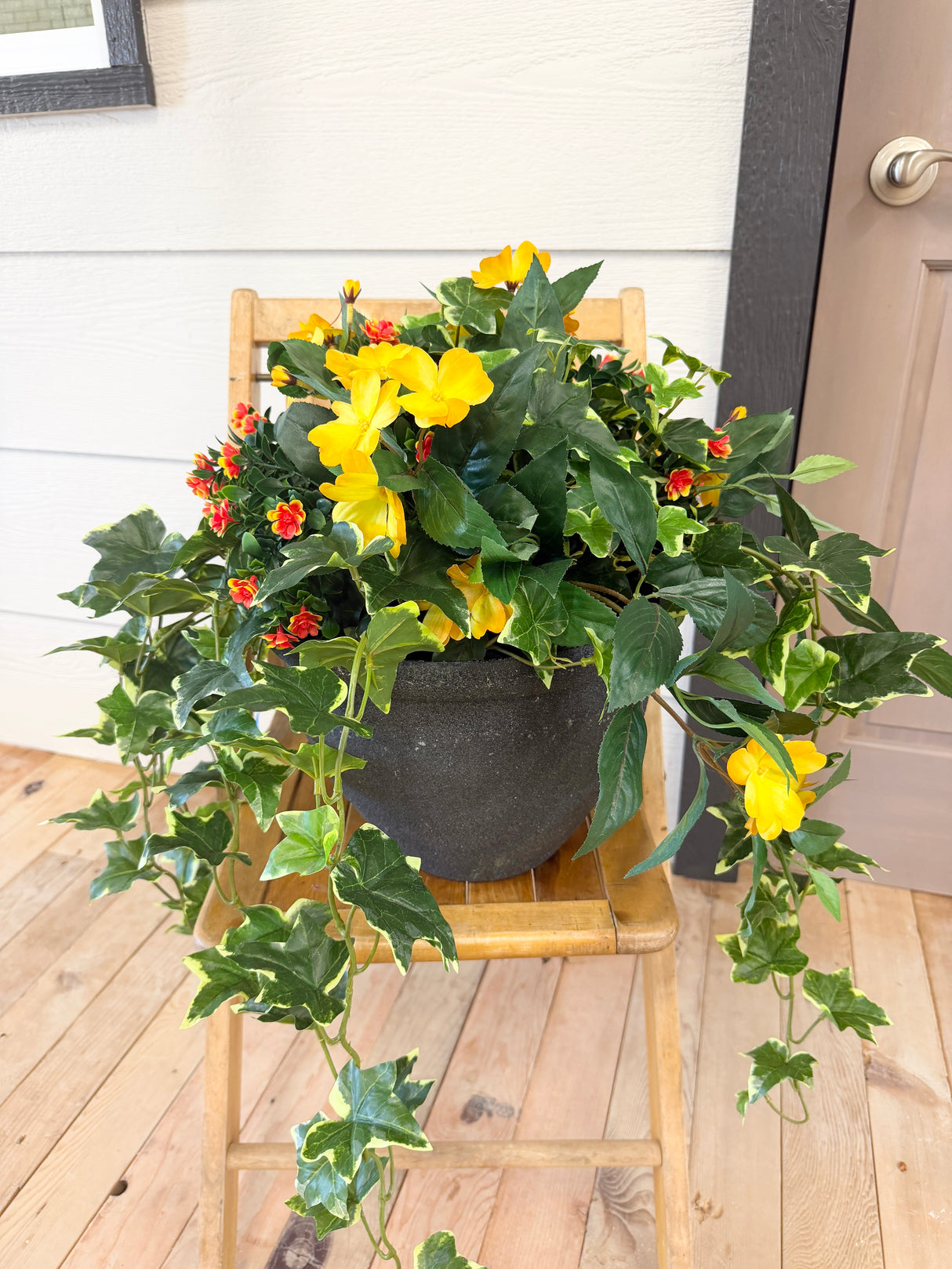 23" Sunlit Garden Cascade Porch Pot