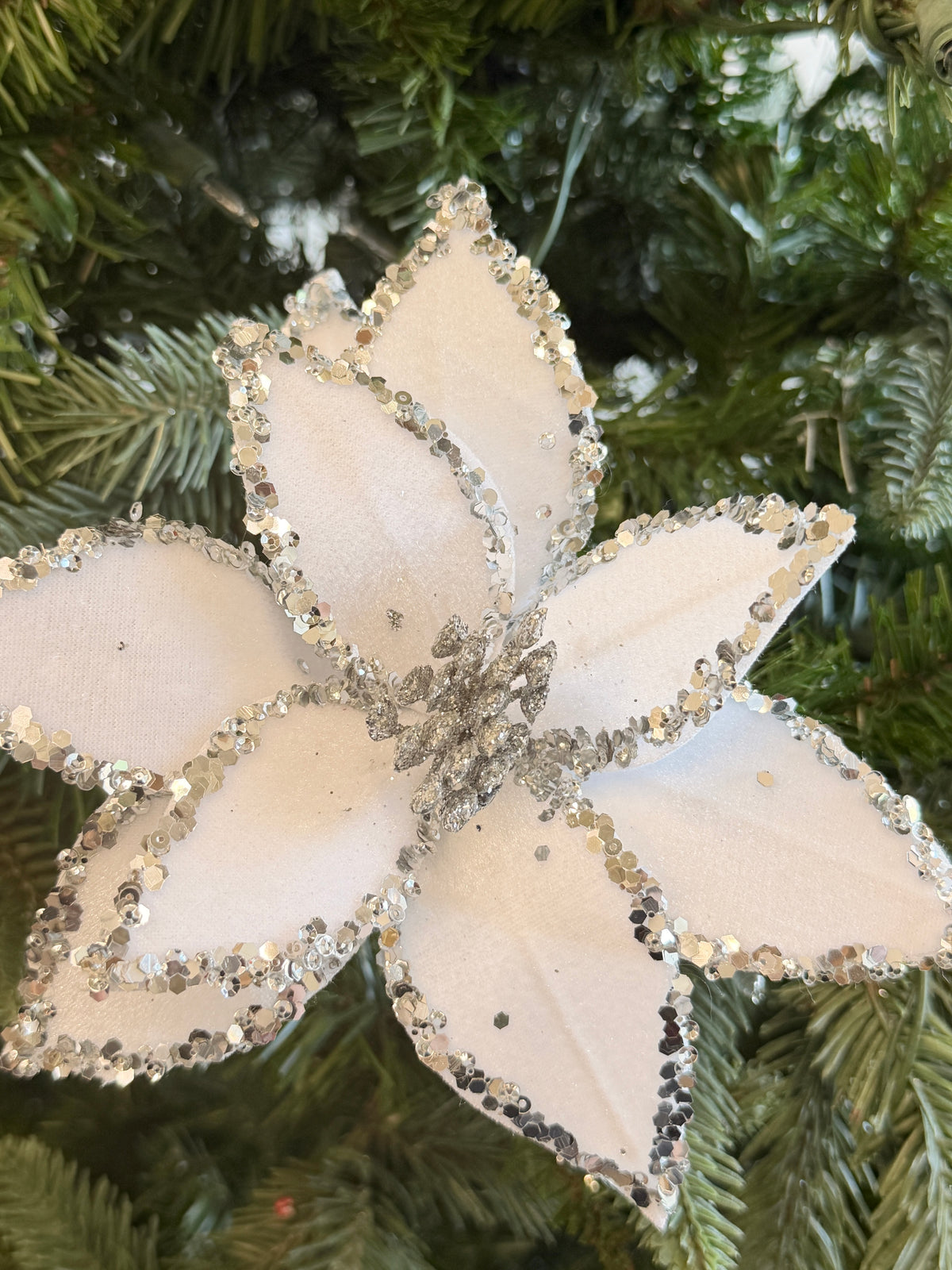 White Poinsettia Sequin Edge Clip