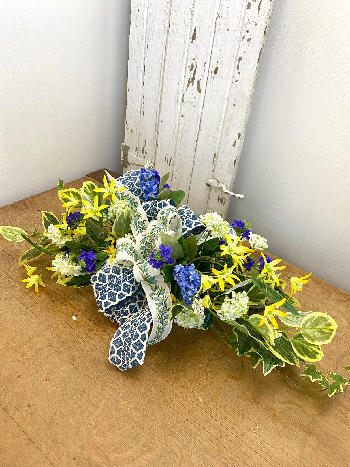 25" Painters Garden Delight Swag