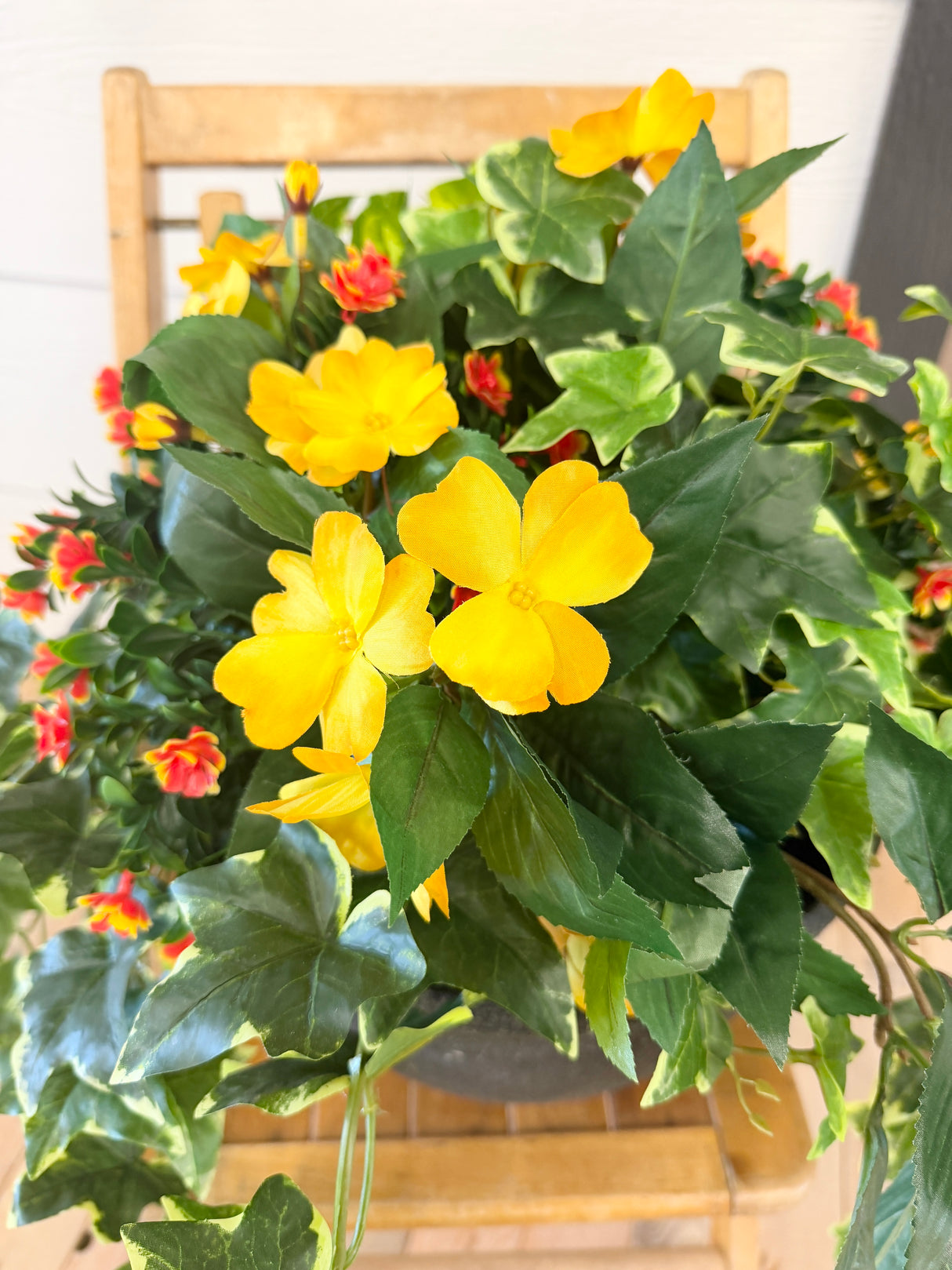 23" Sunlit Garden Cascade Porch Pot