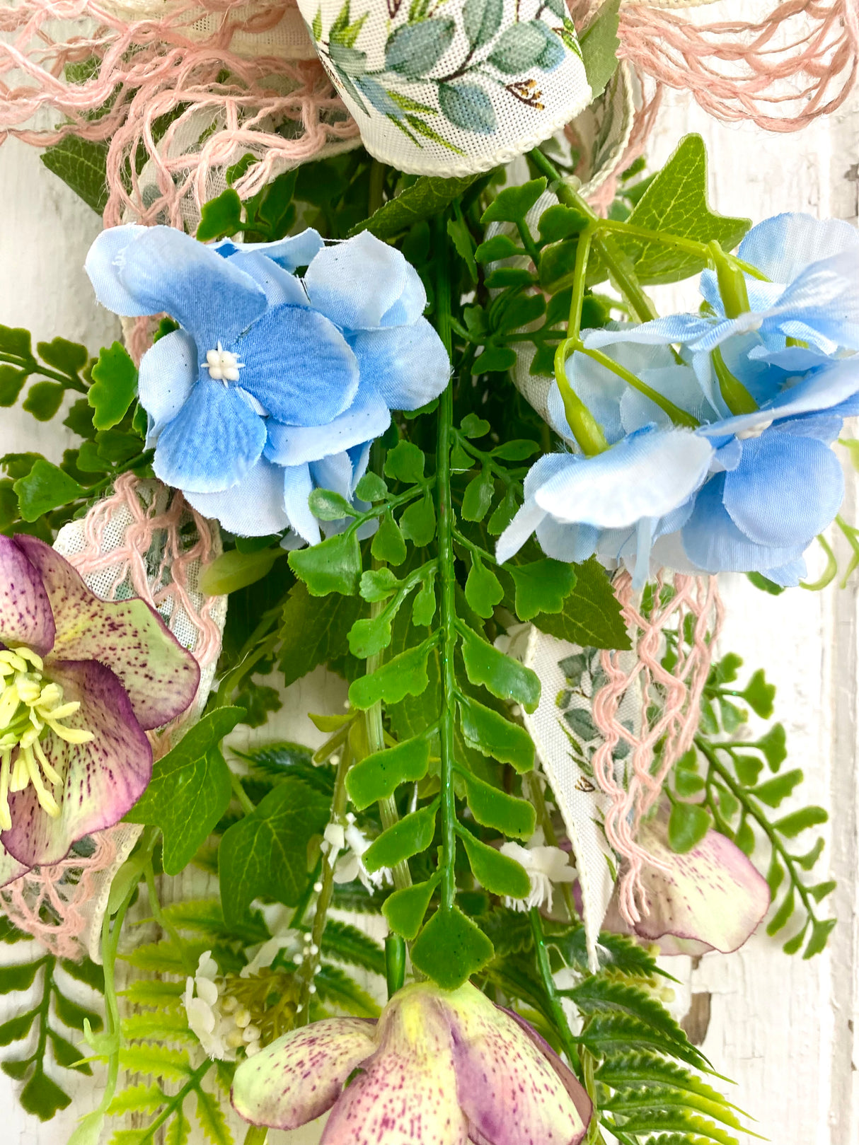 18" Delicate Dawn Vertical Swag