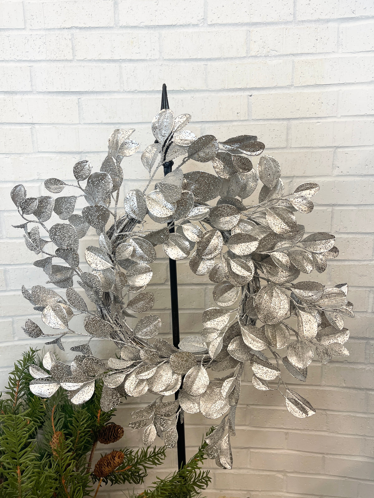 24" Silver Glittered Paddle Leaf Wreath