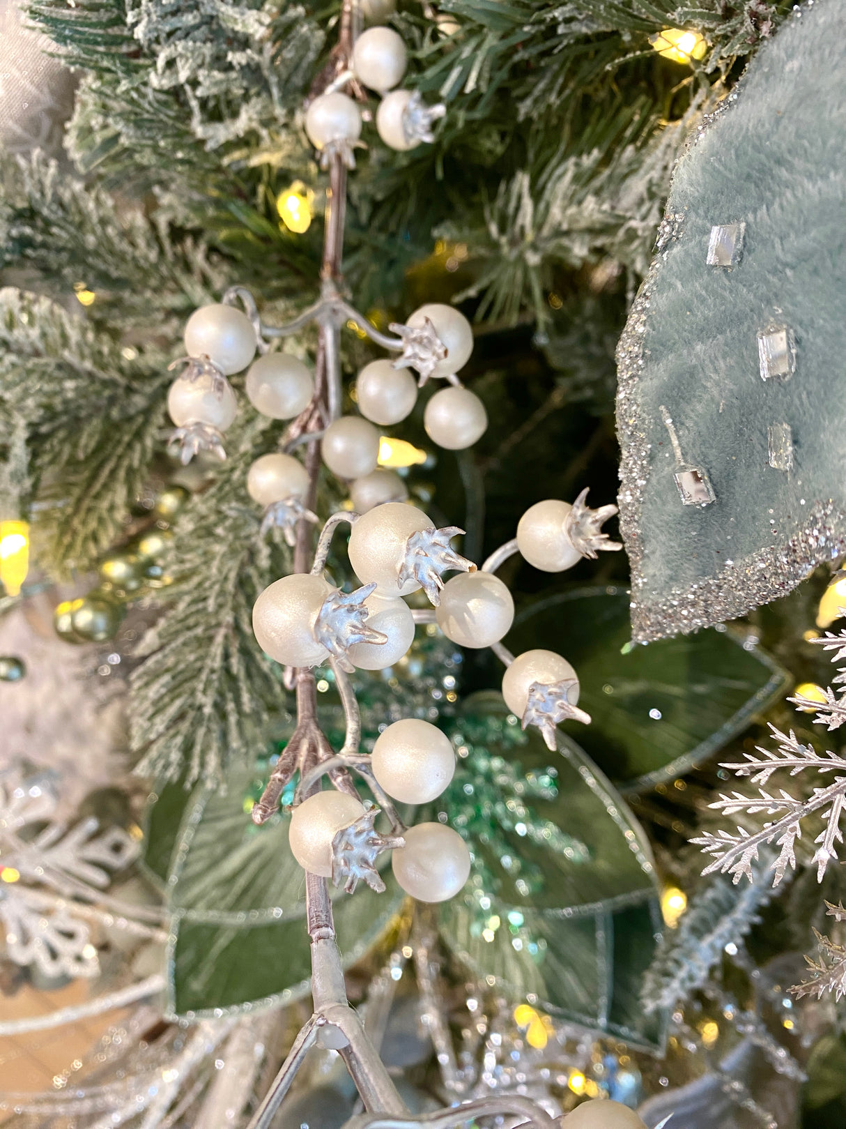 Pearl White Berry Spray