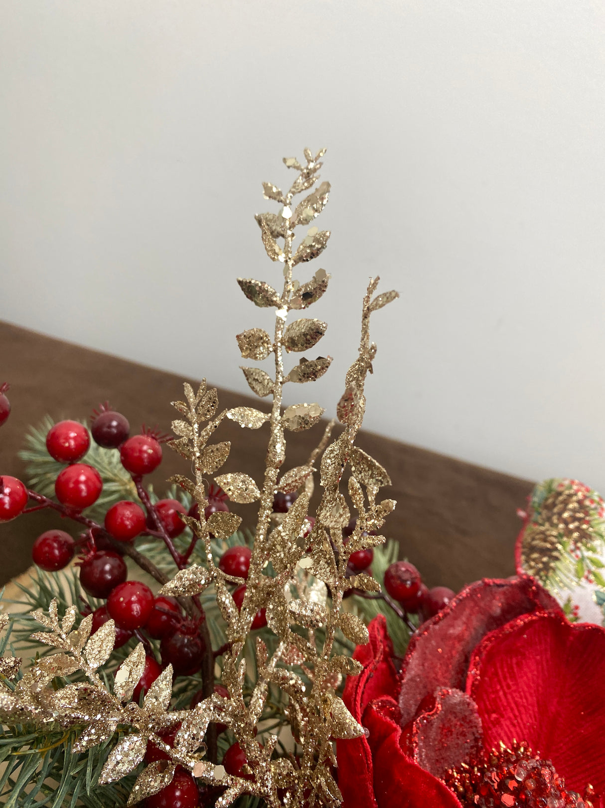 25" Merry Mistle Magic Swag