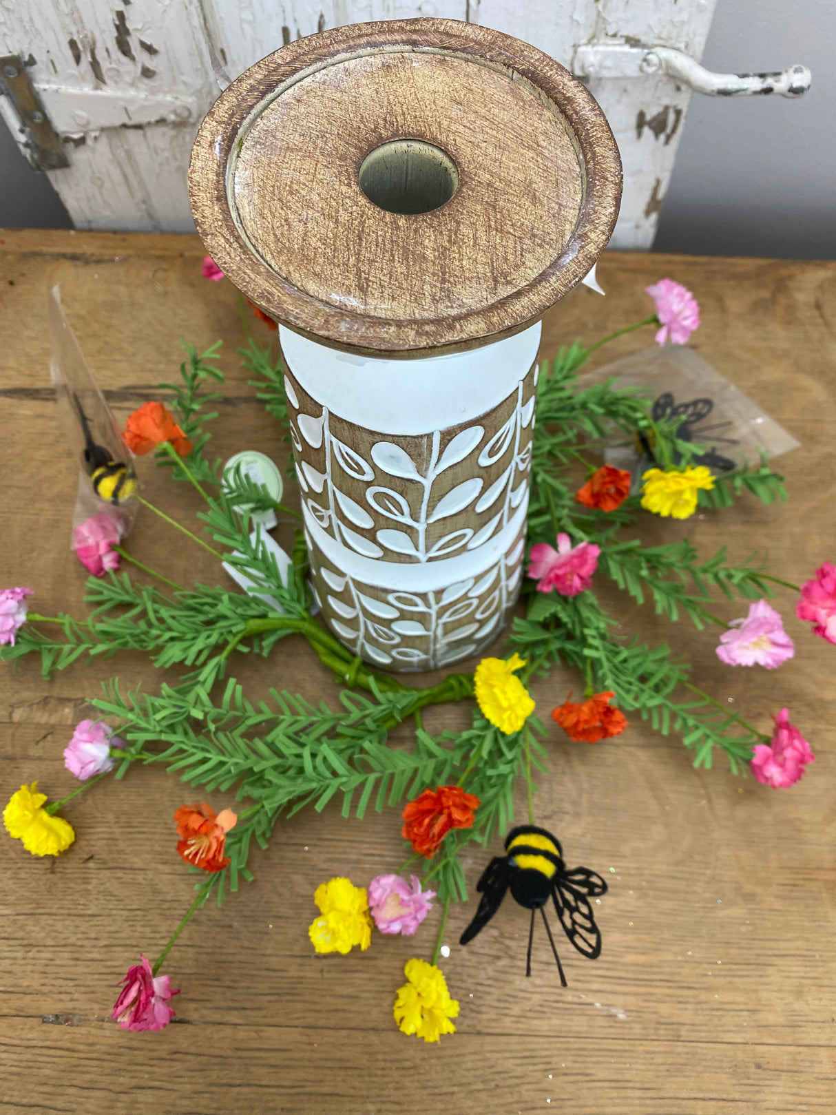 Summer Days Bee Candle Ring