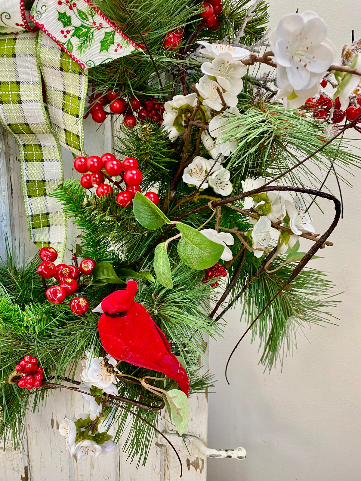 21" Mistletoe Wishes Wreath