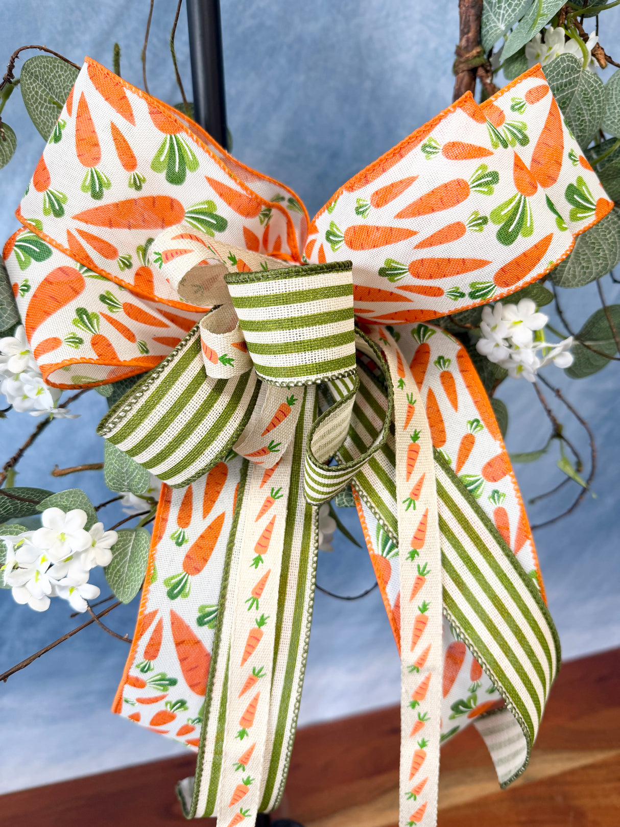 14" Carrot Surprise Bow