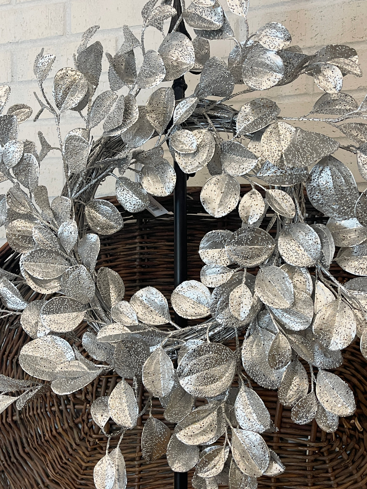 24" Silver Glittered Paddle Leaf Wreath