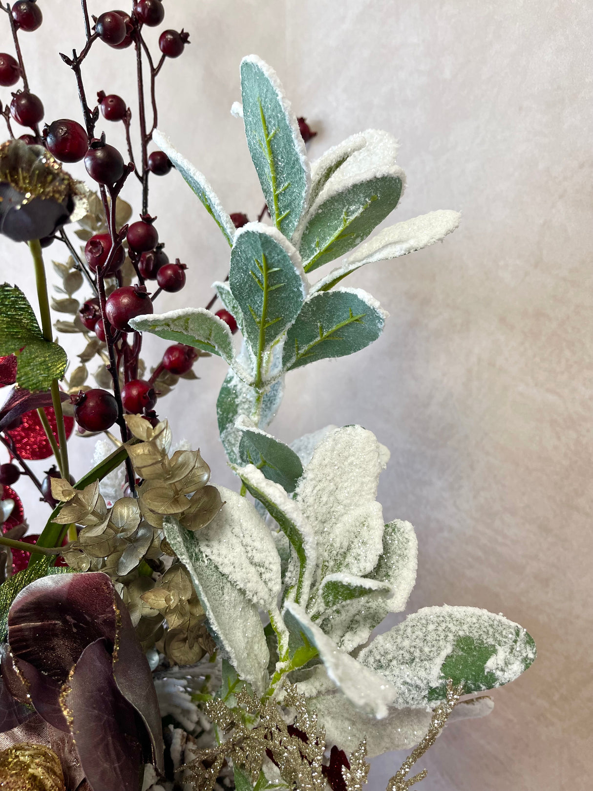 32" Frozen Beauty Centerpiece