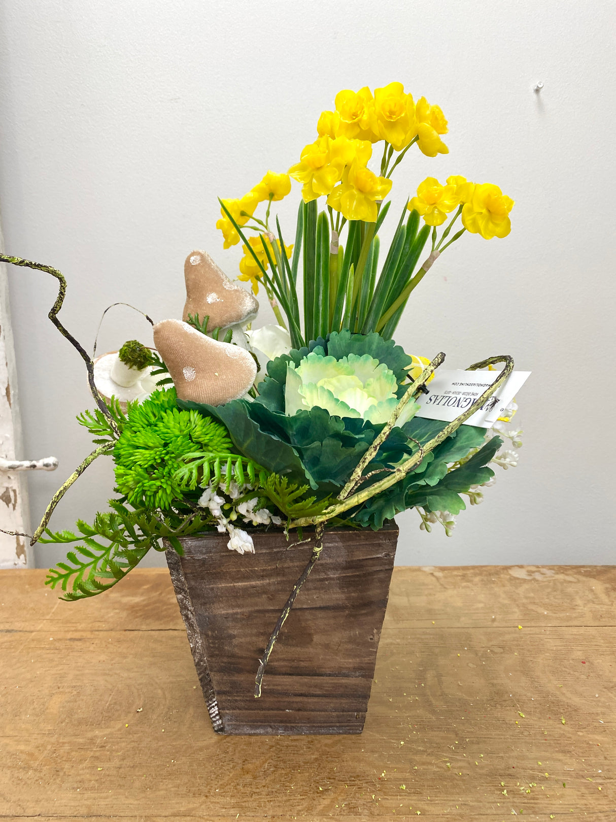 14" Magic In The Garden Centerpiece