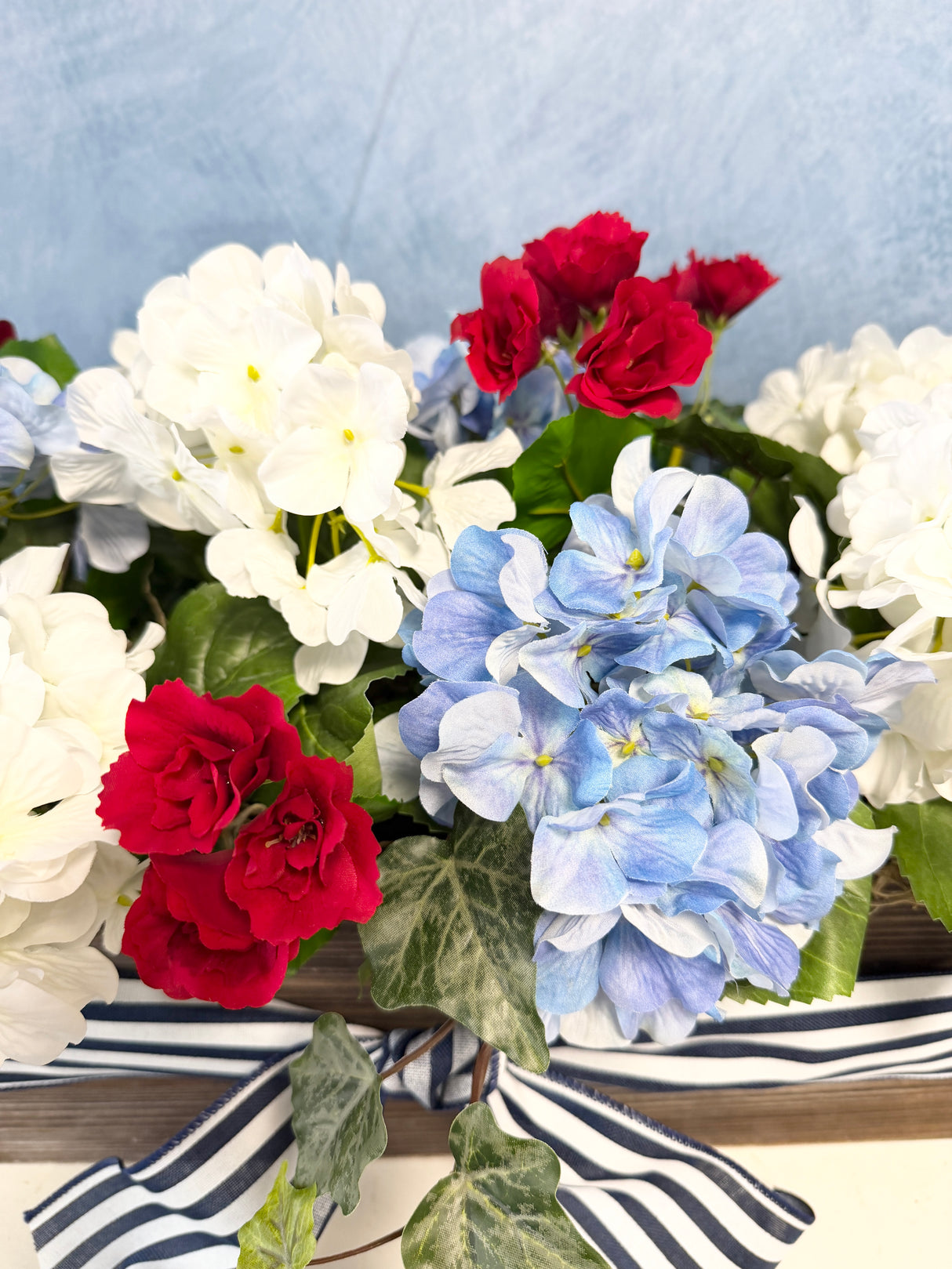 25" Americana Elegance Planter