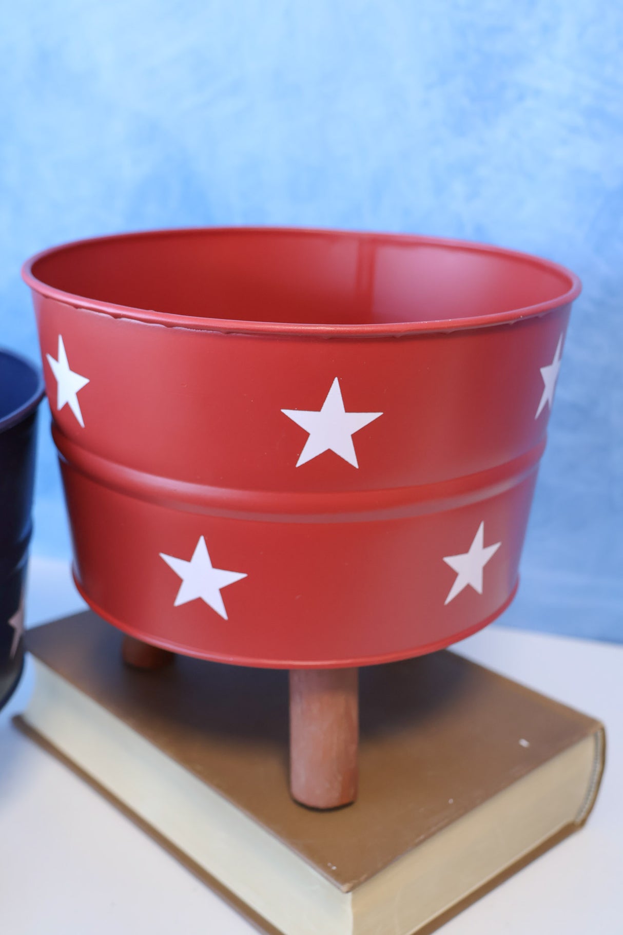 Americana Planters on Stands- 2 Colors