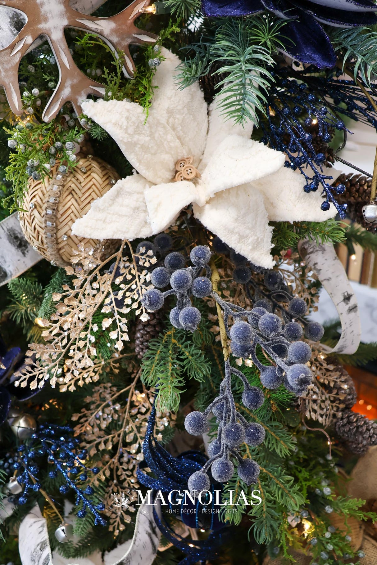 Winter Chalet Button Poinsettia