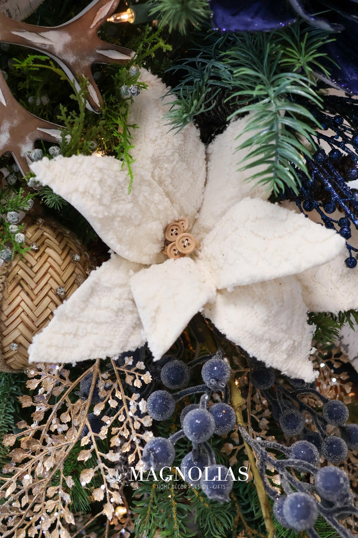 Winter Chalet Button Poinsettia