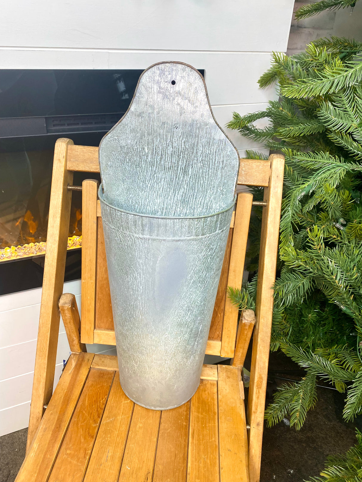 Large Wall French Bucket