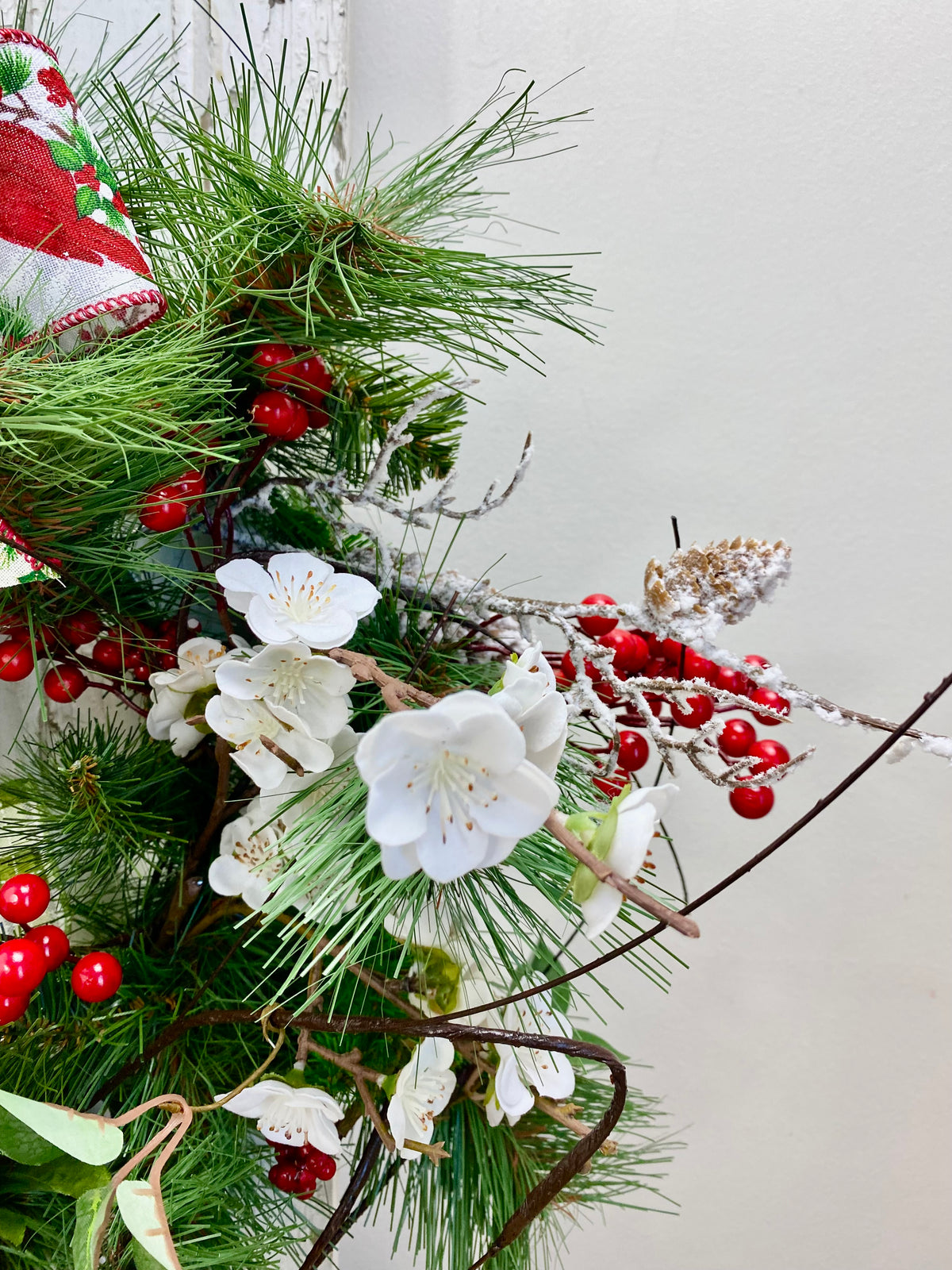 21" Mistletoe Wishes Wreath