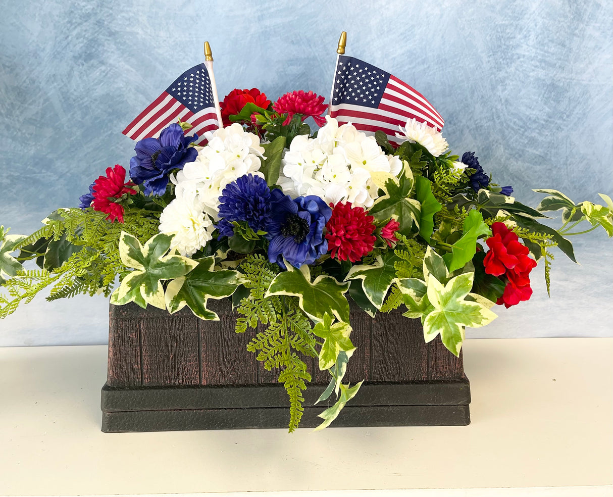 31" Stars & Stripes Memorial Saddle