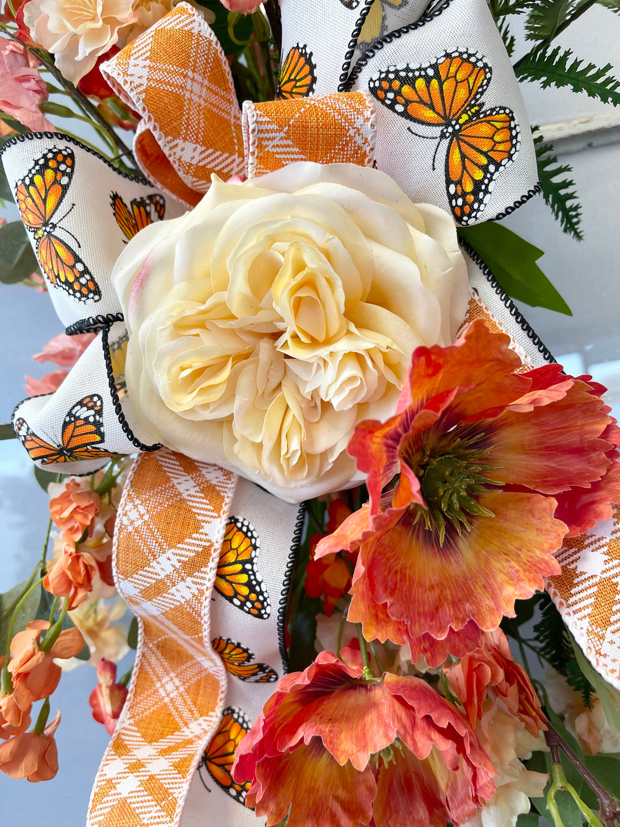 28" Monarch Monday Swag