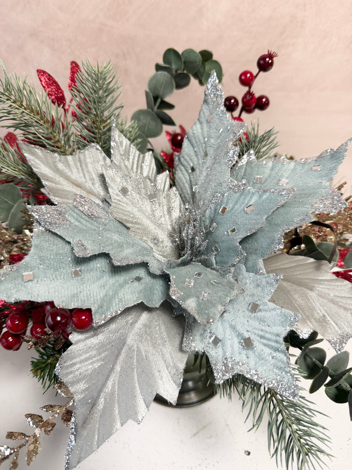 21" Turning Heads Centerpiece