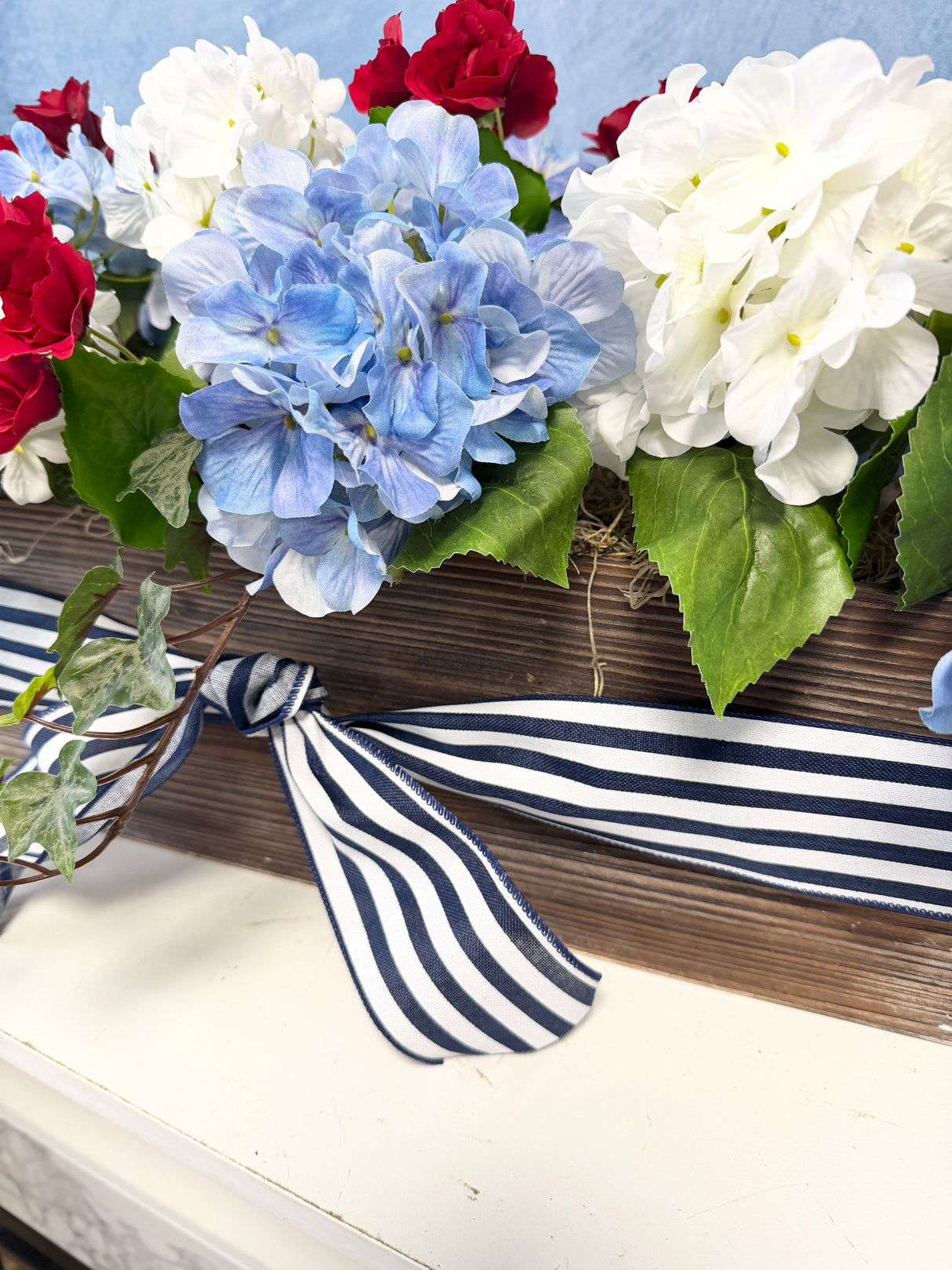 25" Americana Elegance Planter