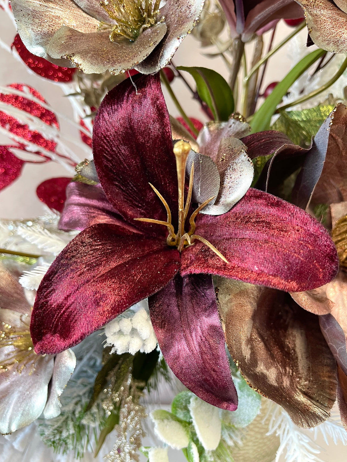 32" Frozen Beauty Centerpiece