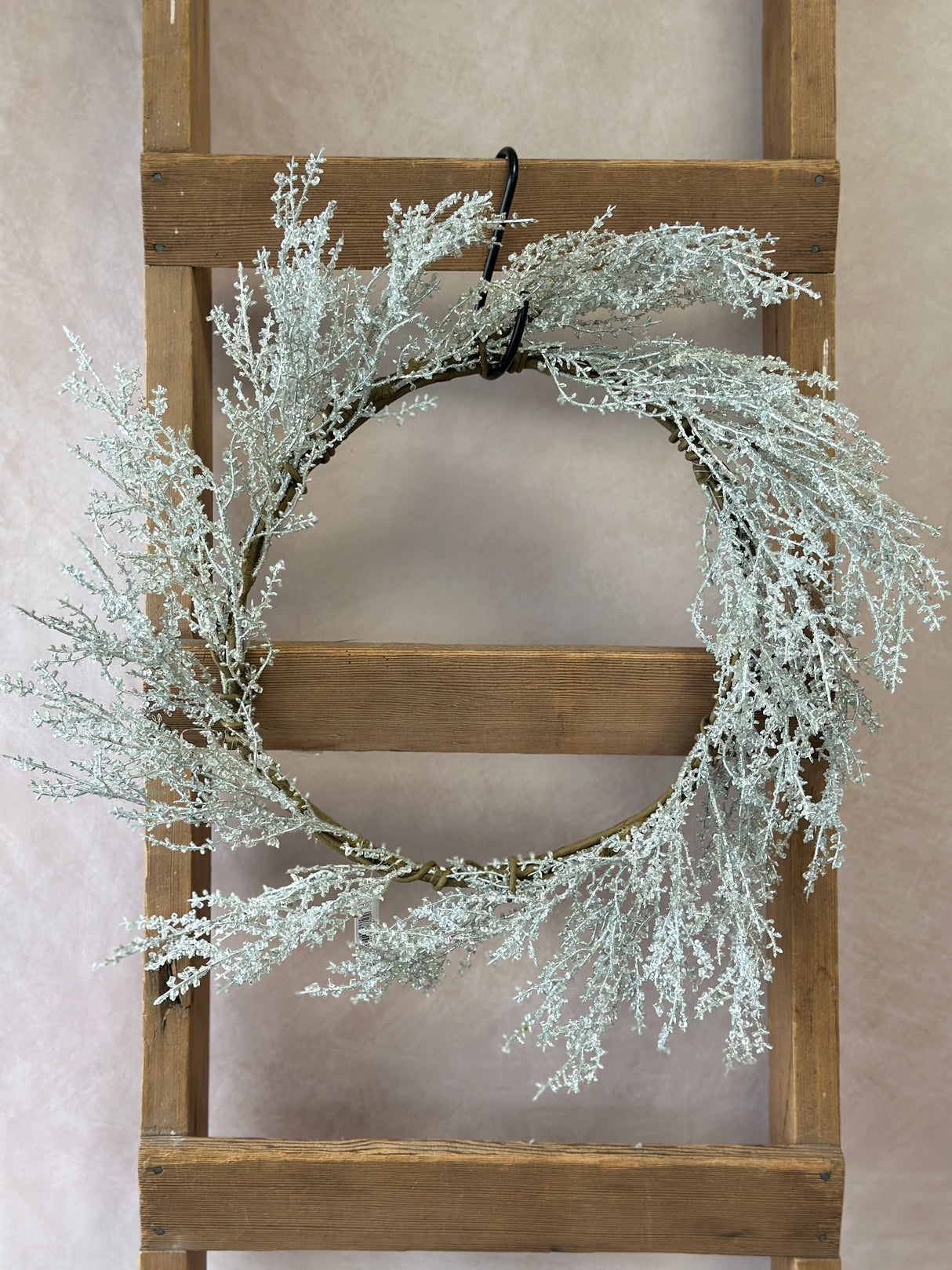 20" Christmas Concert Iced Wreath