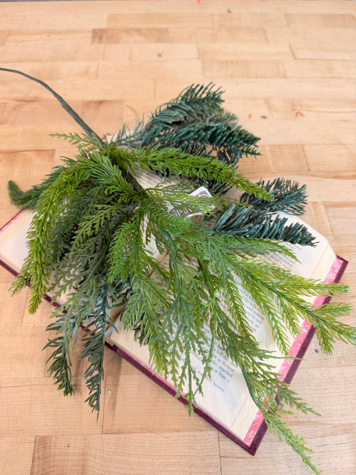 Real Touch Shelter Belt Mixed Pine Spray