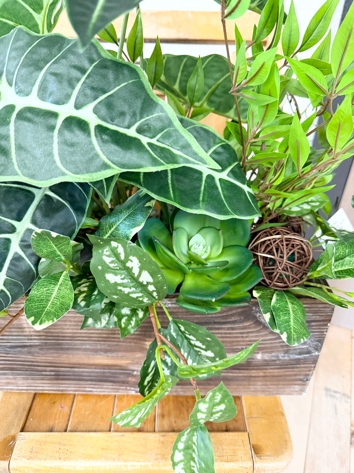 27" Emerald Haven Planter