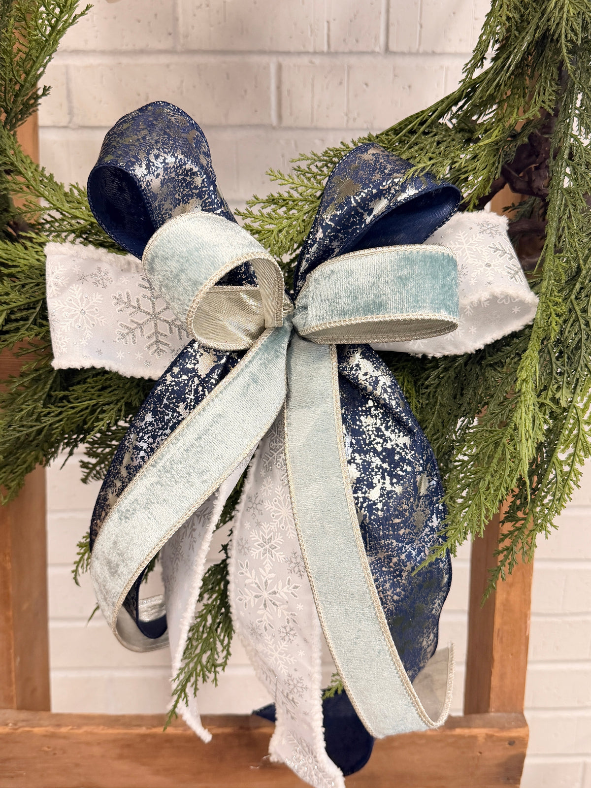 18" Mixed Blue Mini Bow