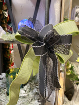 18" Merry And Midnight Bow