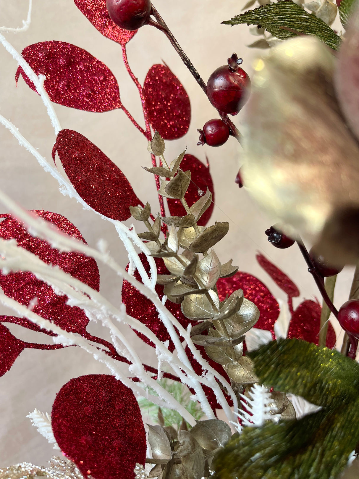 32" Frozen Beauty Centerpiece