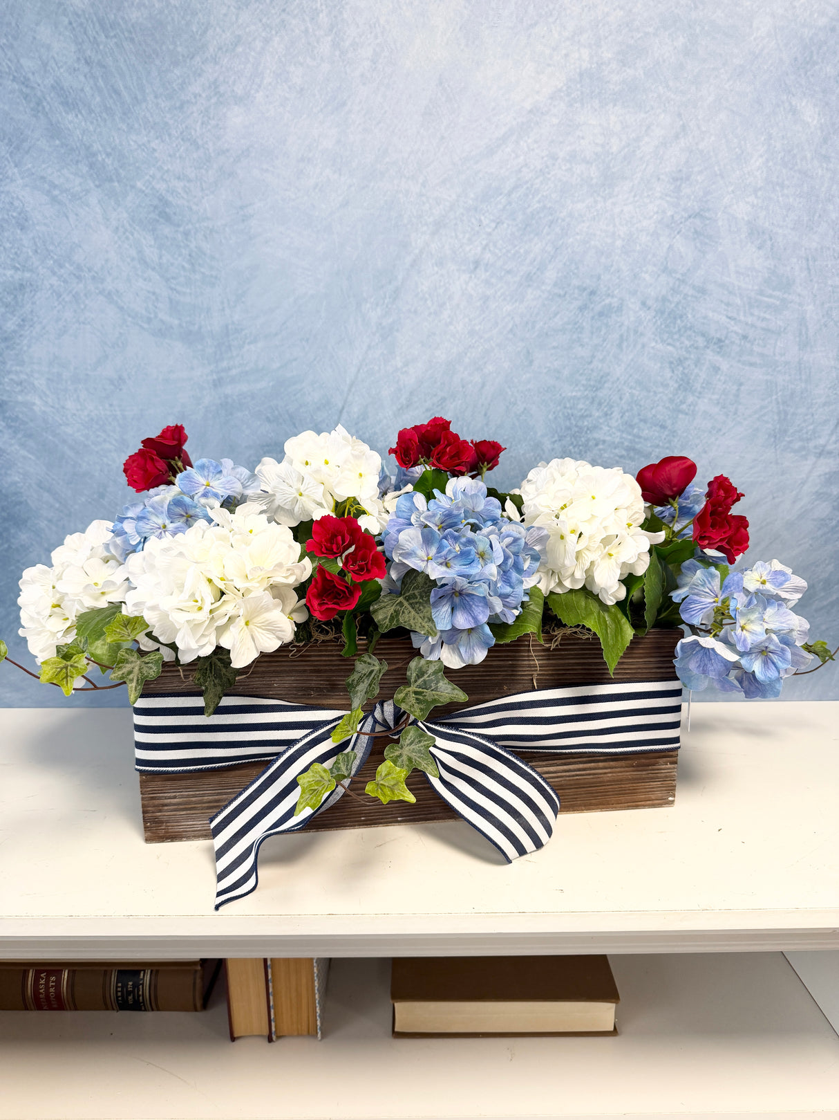 25" Americana Elegance Planter