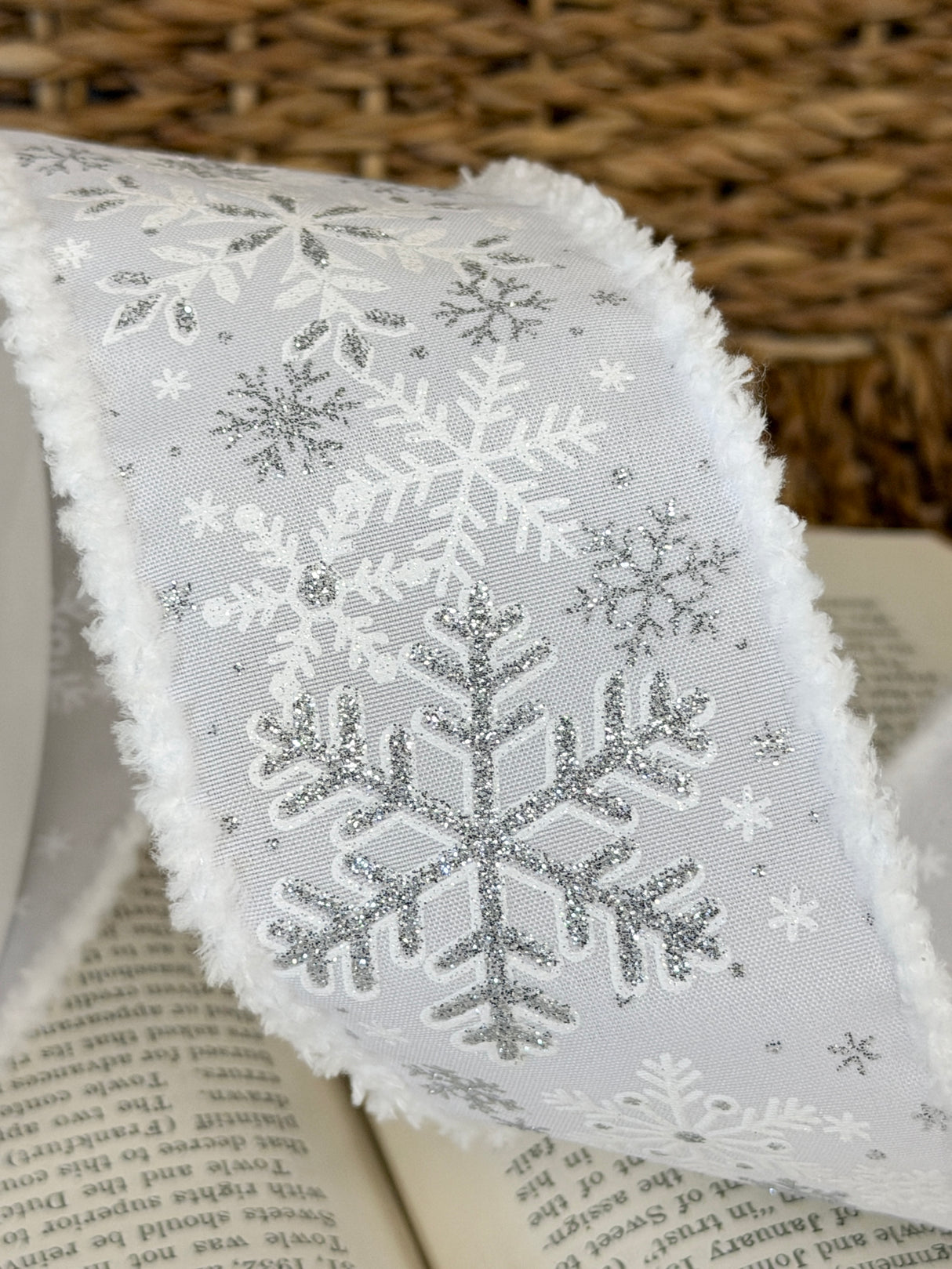 2.5" White Snowflake Snow Edge Ribbon Bolt