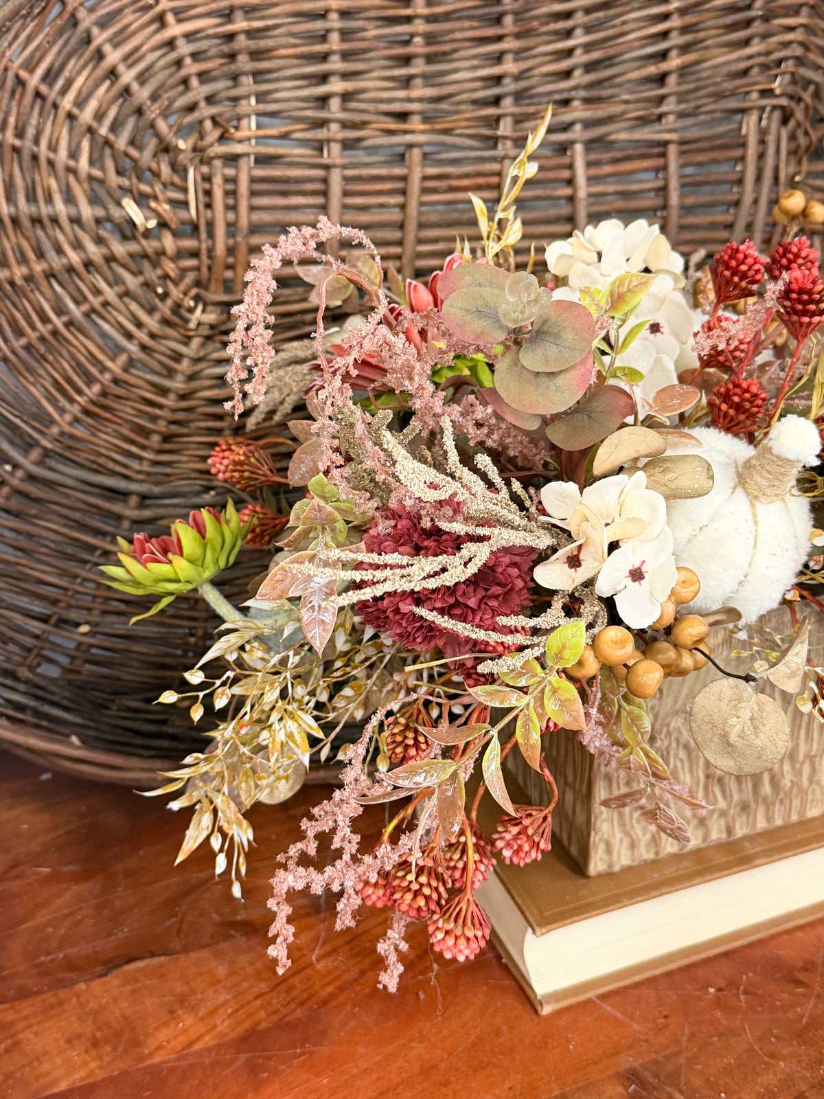 21" Mauve Magic Centerpiece