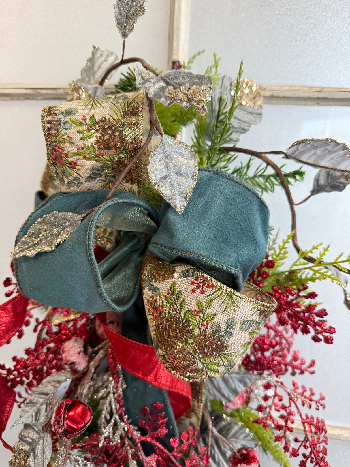 25" Christmas Glimmer Vertical Swag