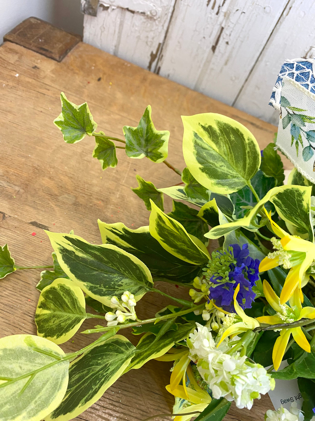 25" Painters Garden Delight Swag