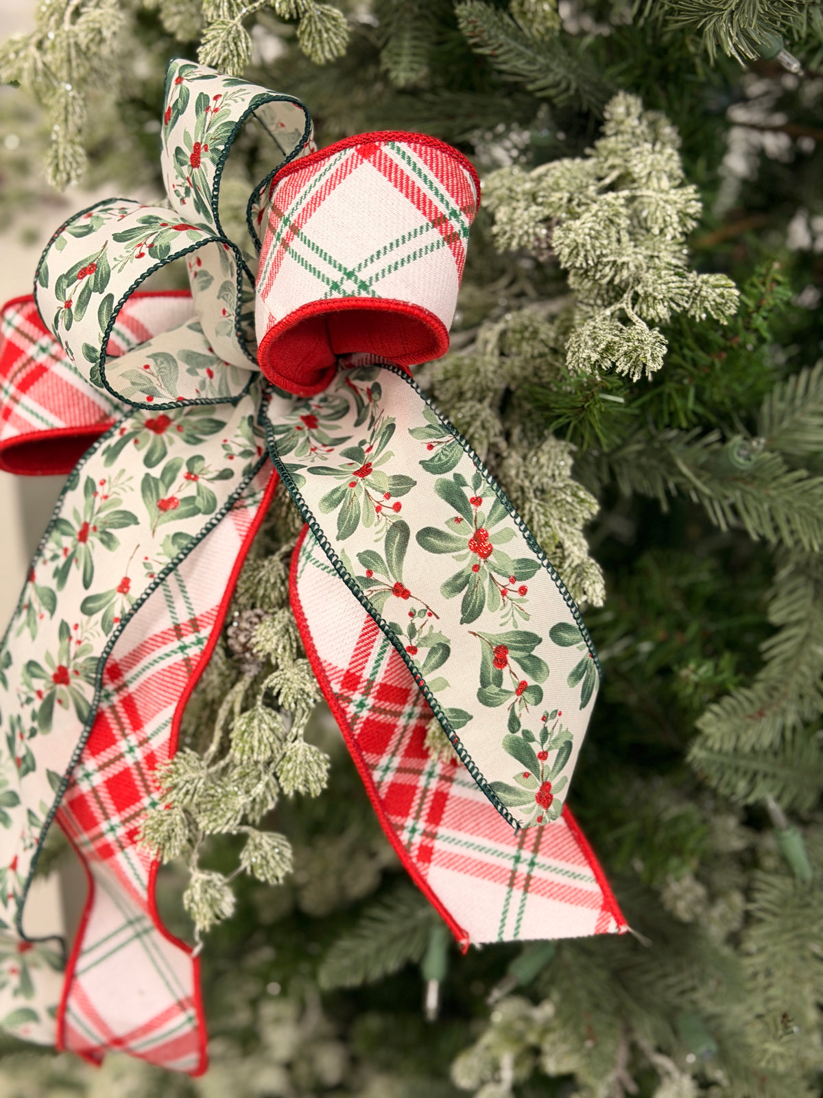 Mistletoe Kisses Bow