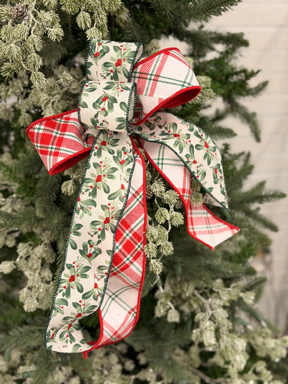 Mistletoe Kisses Bow