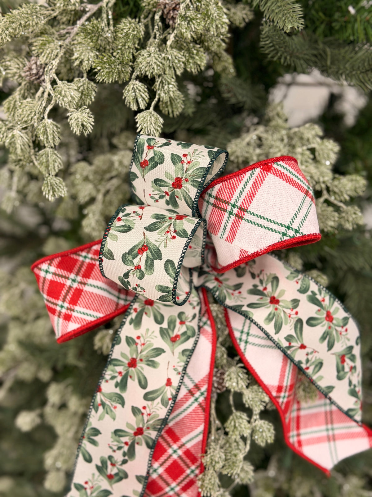 Mistletoe Kisses Bow