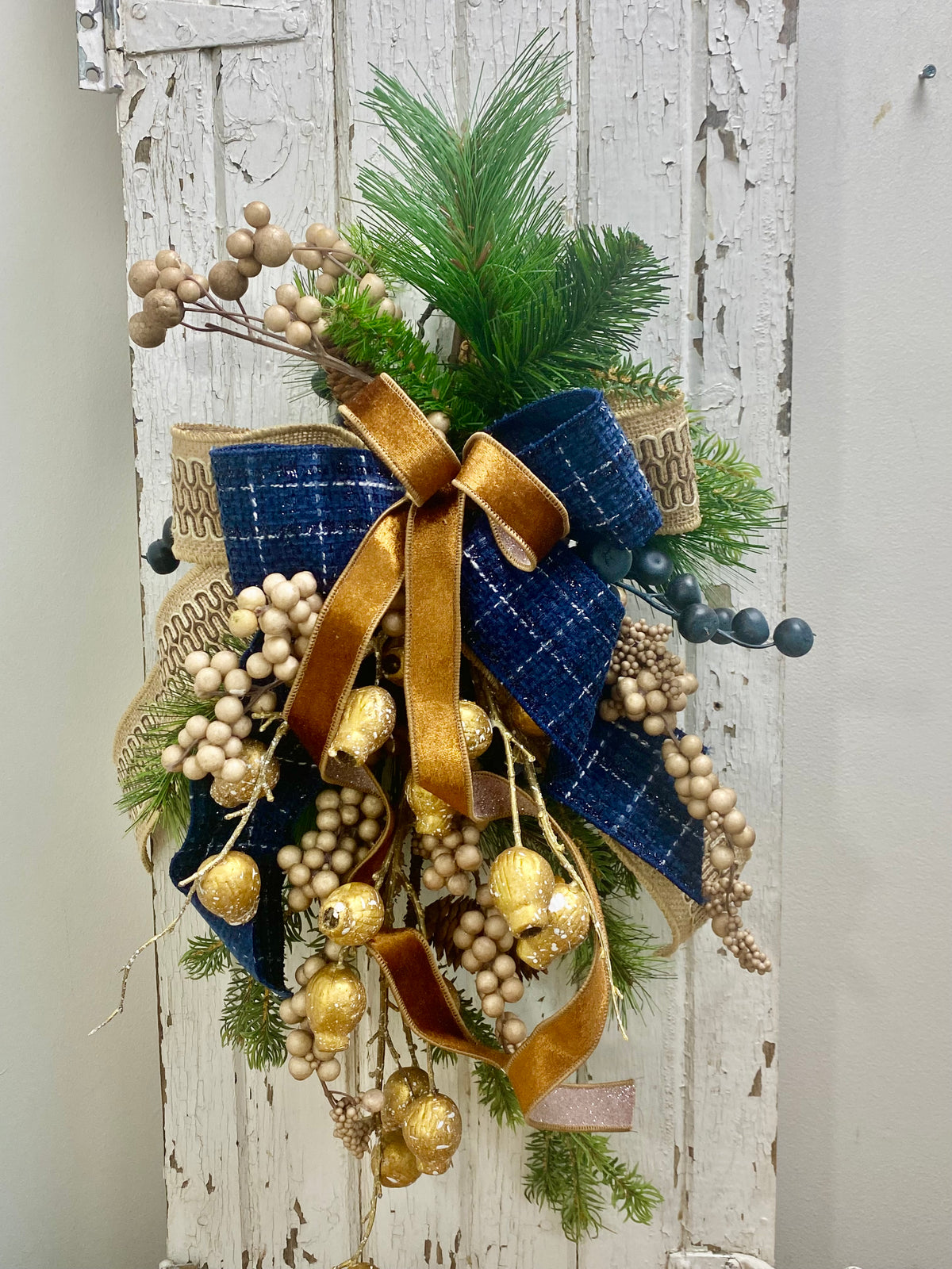 23" Woodland Charm Vertical Swag