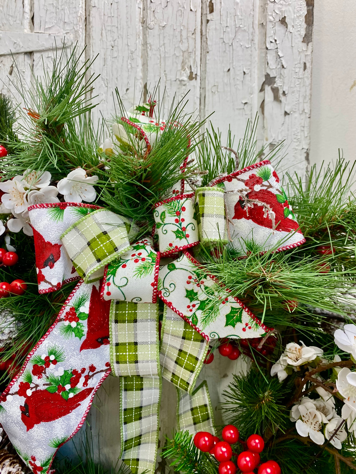 21" Mistletoe Wishes Wreath
