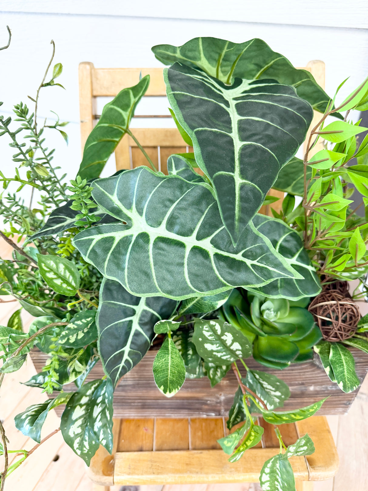 27" Emerald Haven Planter
