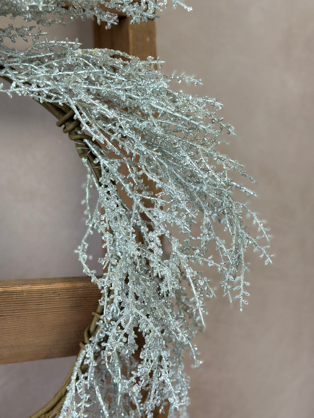 20" Christmas Concert Iced Wreath