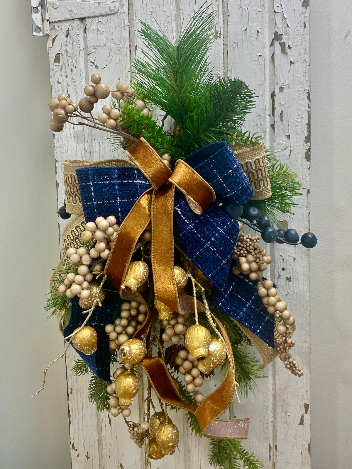 23" Woodland Charm Vertical Swag