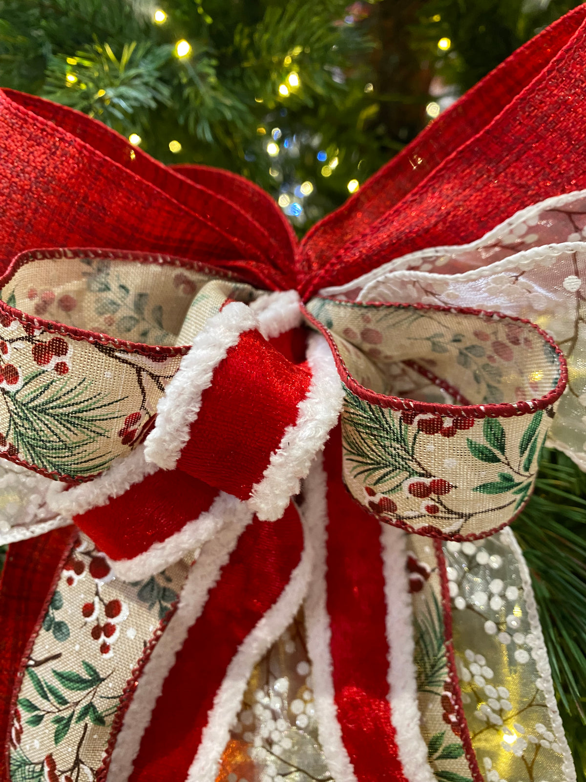 14" Winter Berries Bow