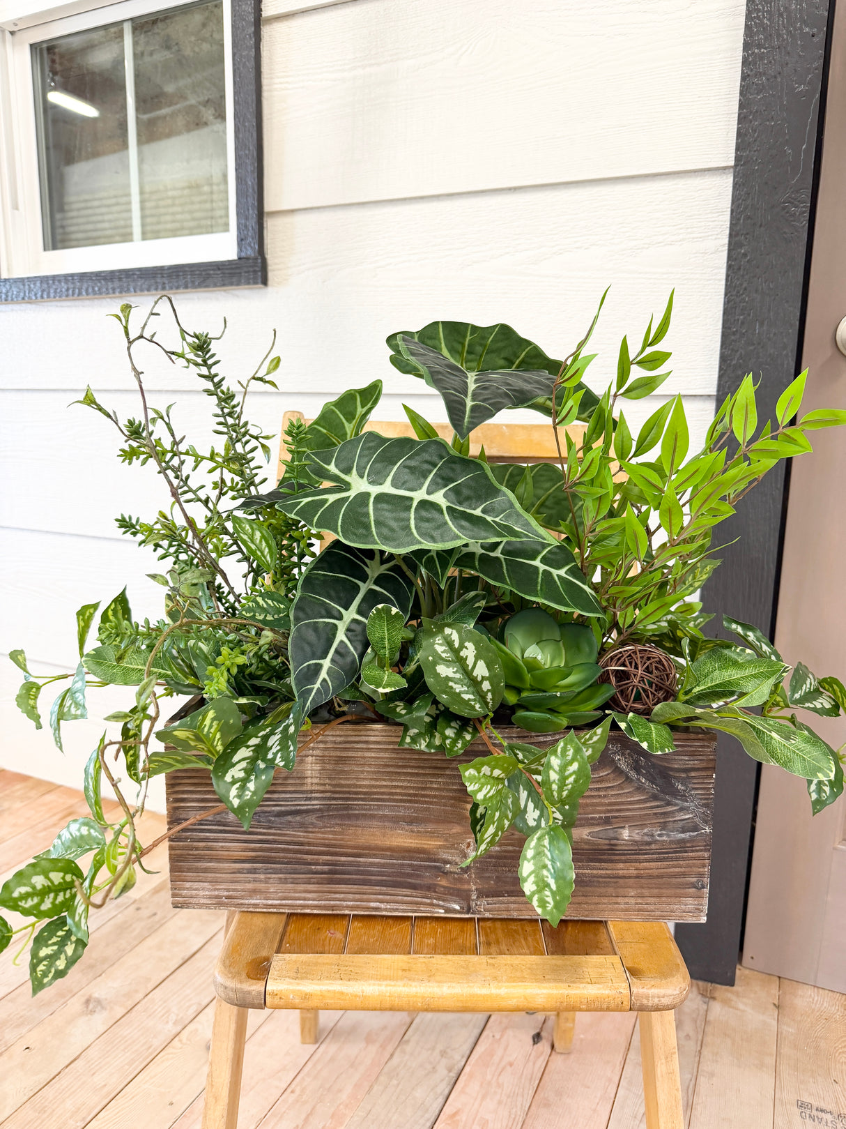 27" Emerald Haven Planter