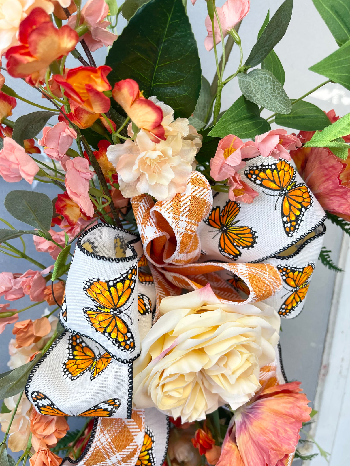 28" Monarch Monday Swag